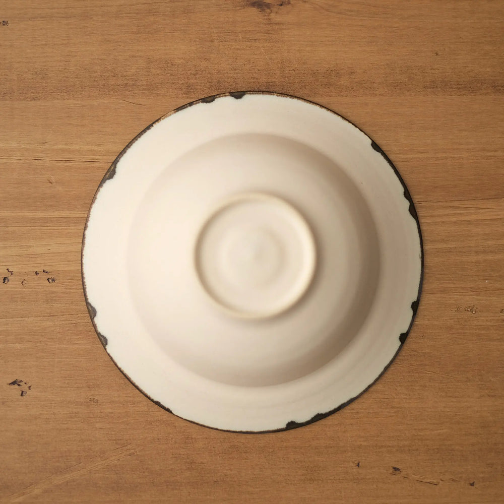 
                  
                    Straw Hat Pot (Rust-colored rim)
                  
                