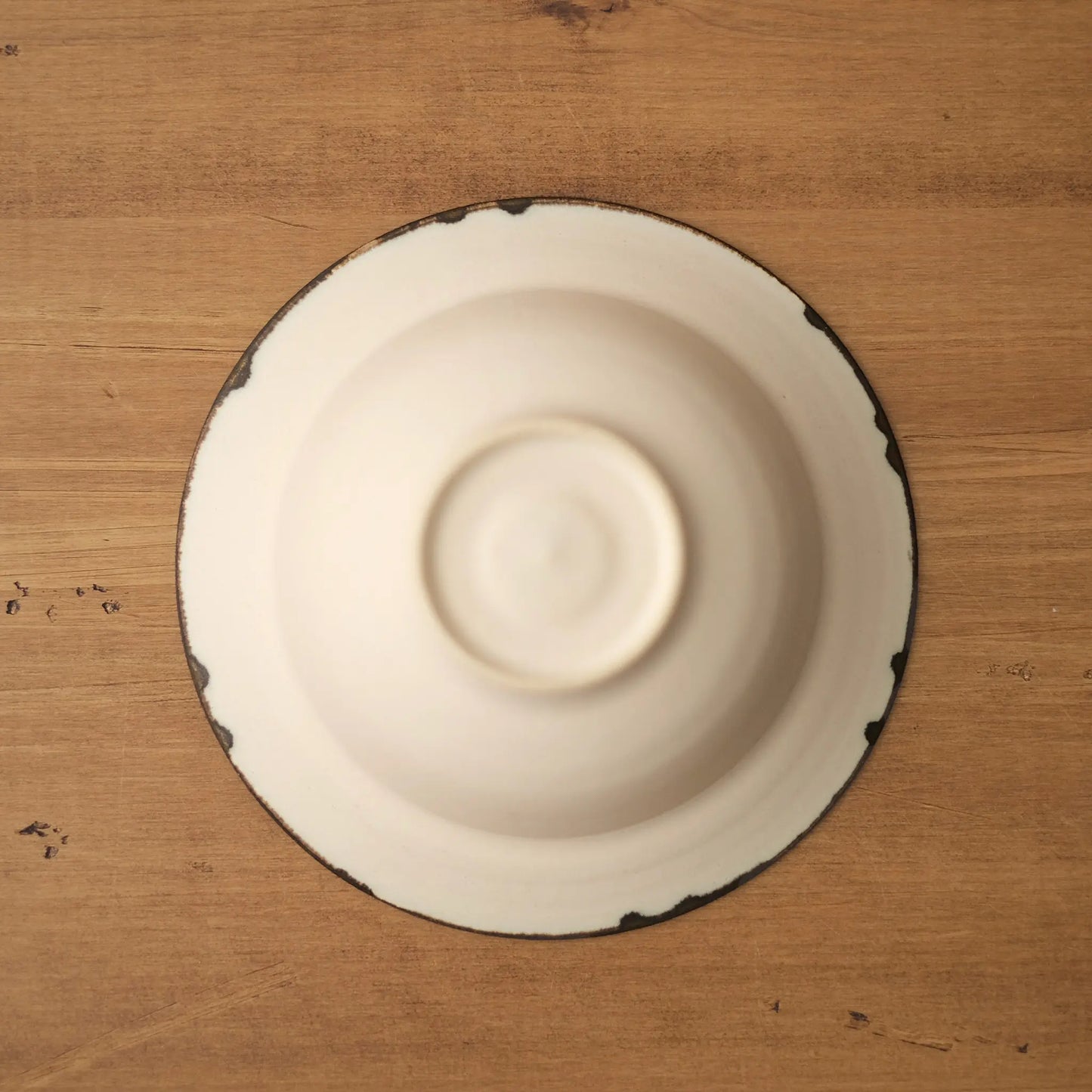 
                  
                    Straw Hat Pot (Rust-colored rim)
                  
                