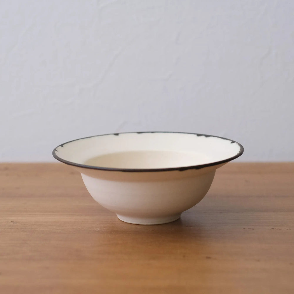 Straw Hat Pot (Rust-colored rim)