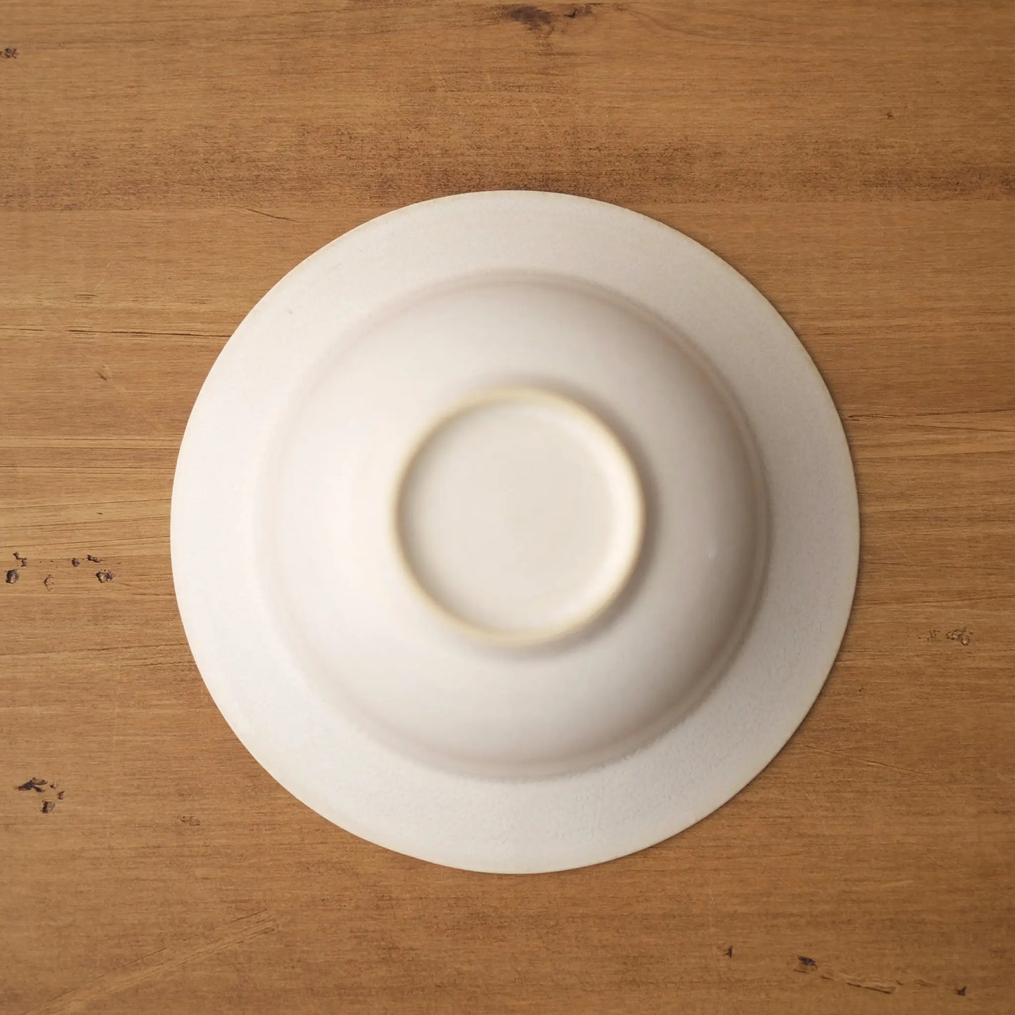 
                  
                    Straw Hat Pot (White)
                  
                