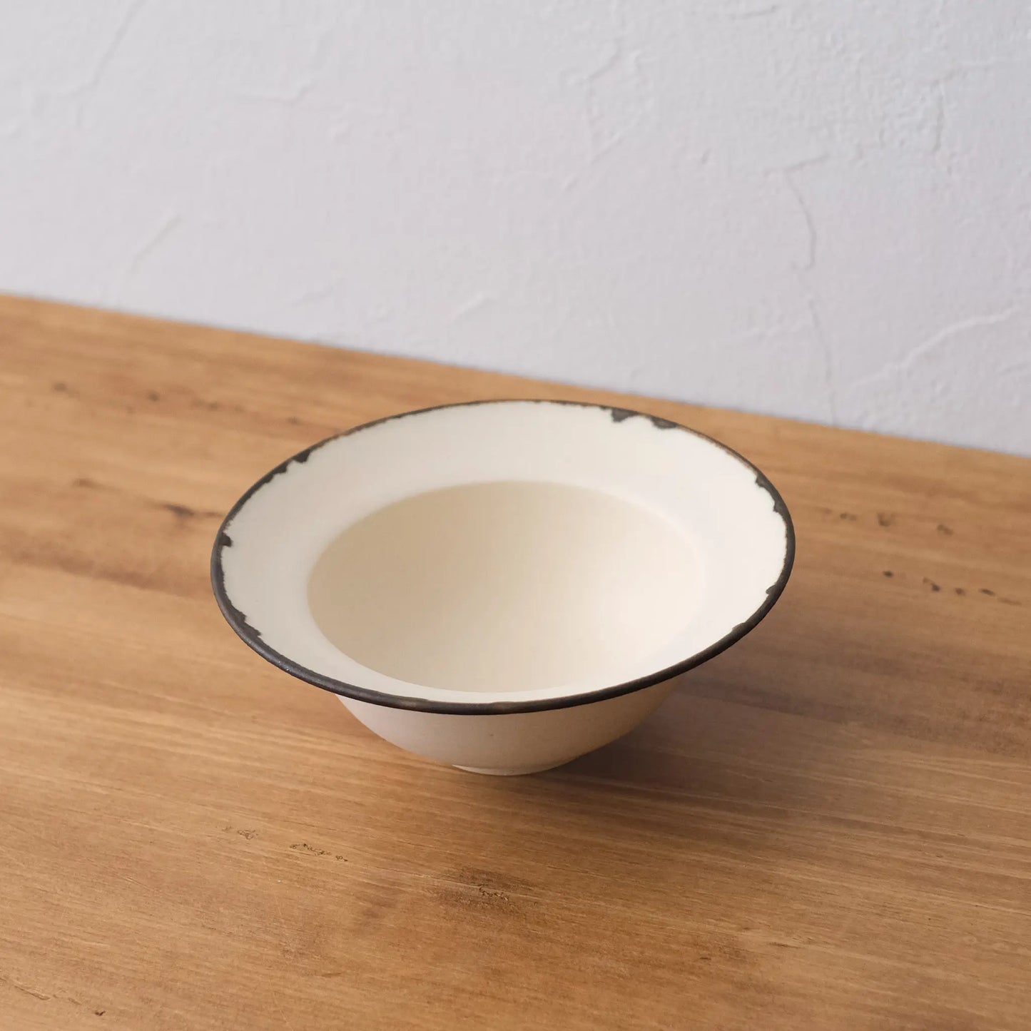 
                  
                    Straw Hat Pot (Rust-colored rim)
                  
                