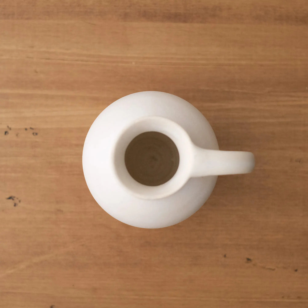 
                  
                    Small vase, white (A)
                  
                