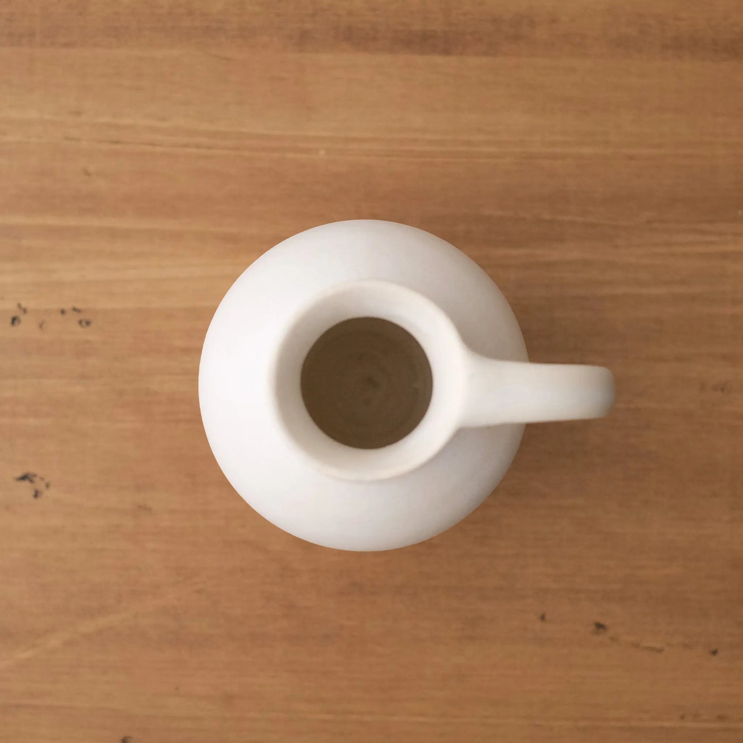 
                  
                    Small vase, white (A)
                  
                