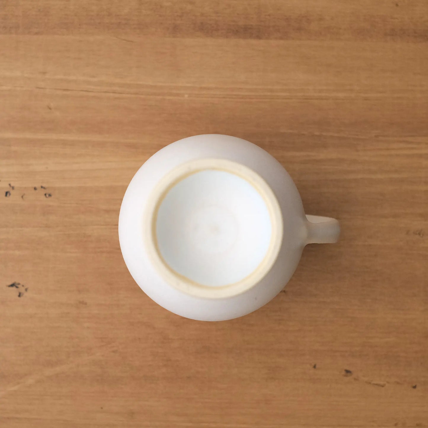 
                  
                    Small vase, white (A)
                  
                