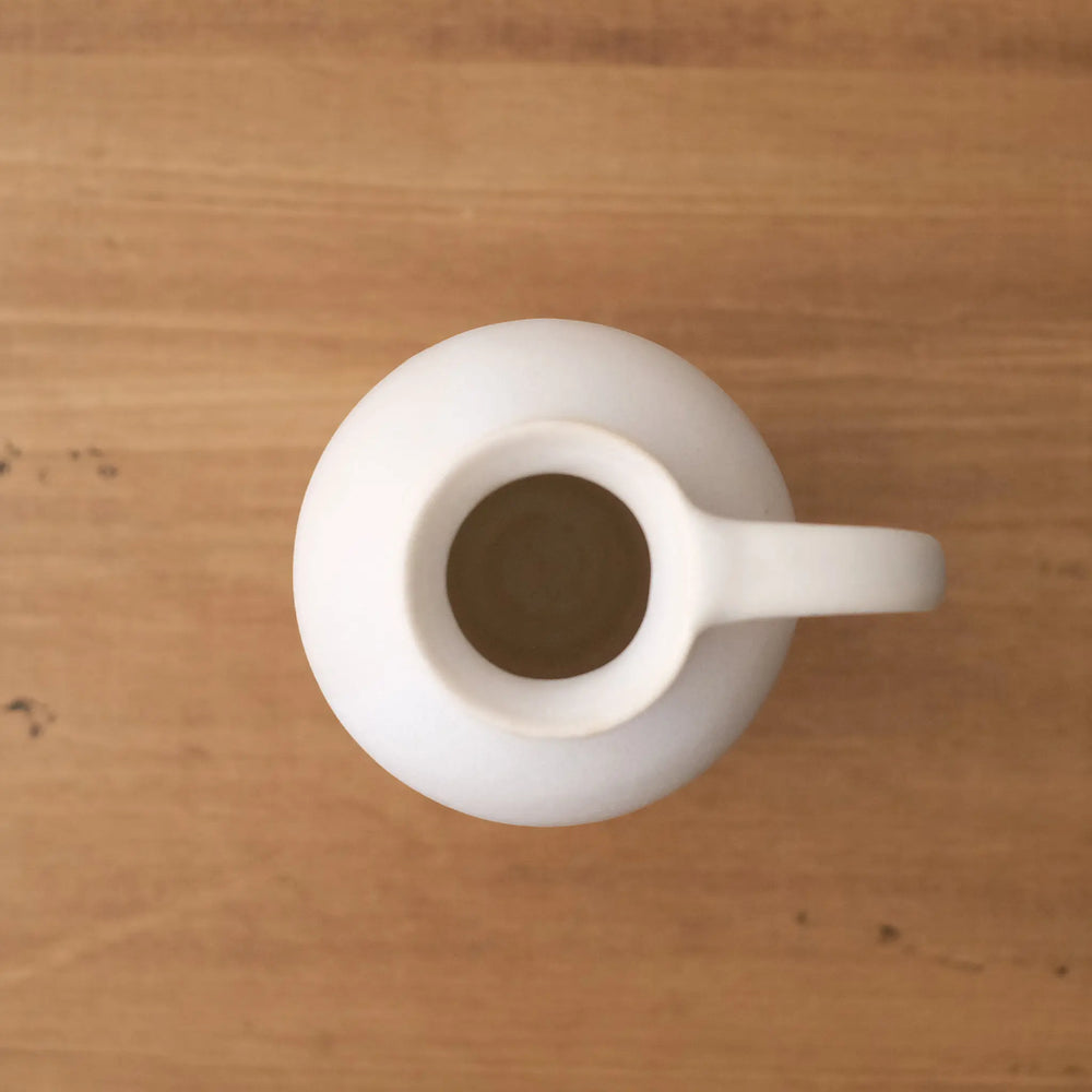 
                  
                    Small vase, white (B)
                  
                