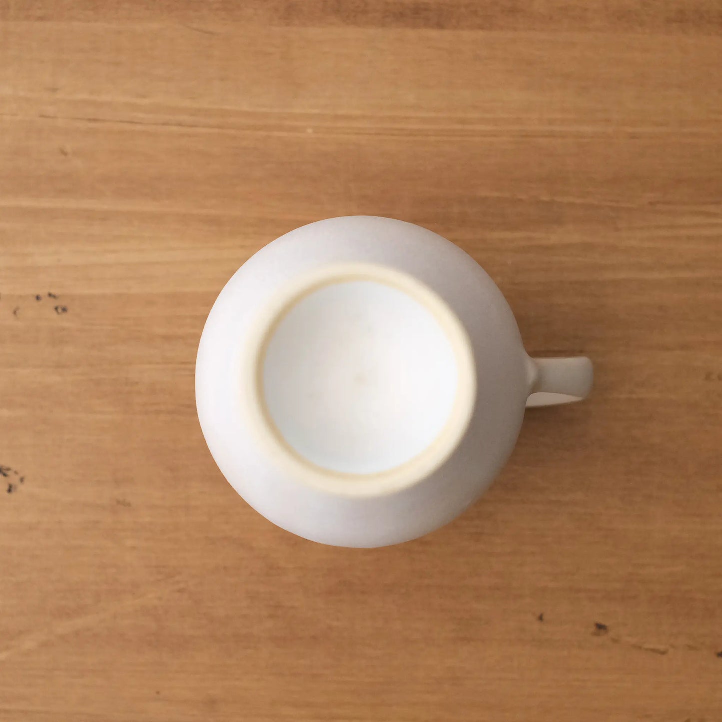 
                  
                    Small vase, white (B)
                  
                