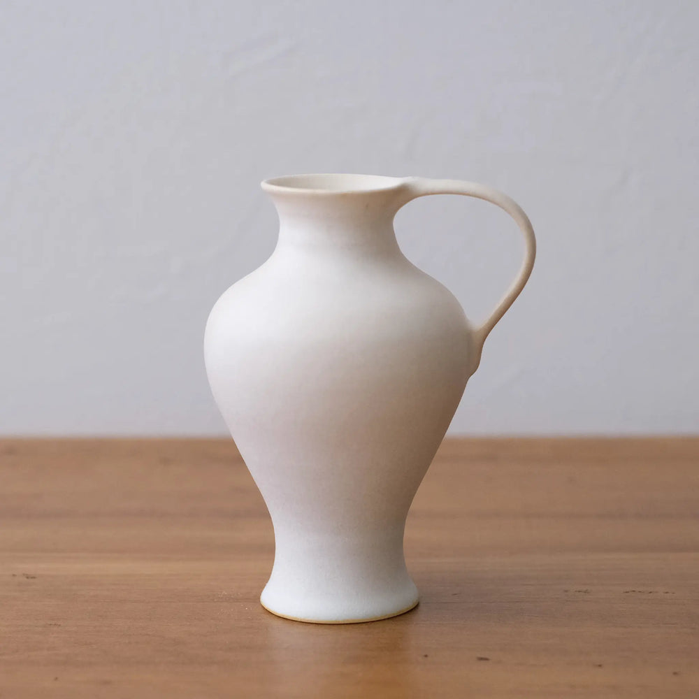 Small vase, white (B)