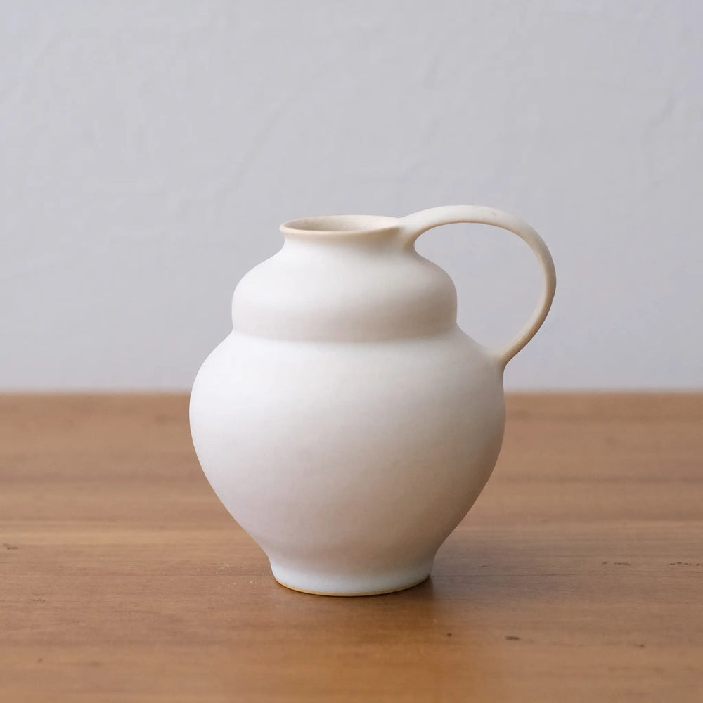 Small vase, white (C)