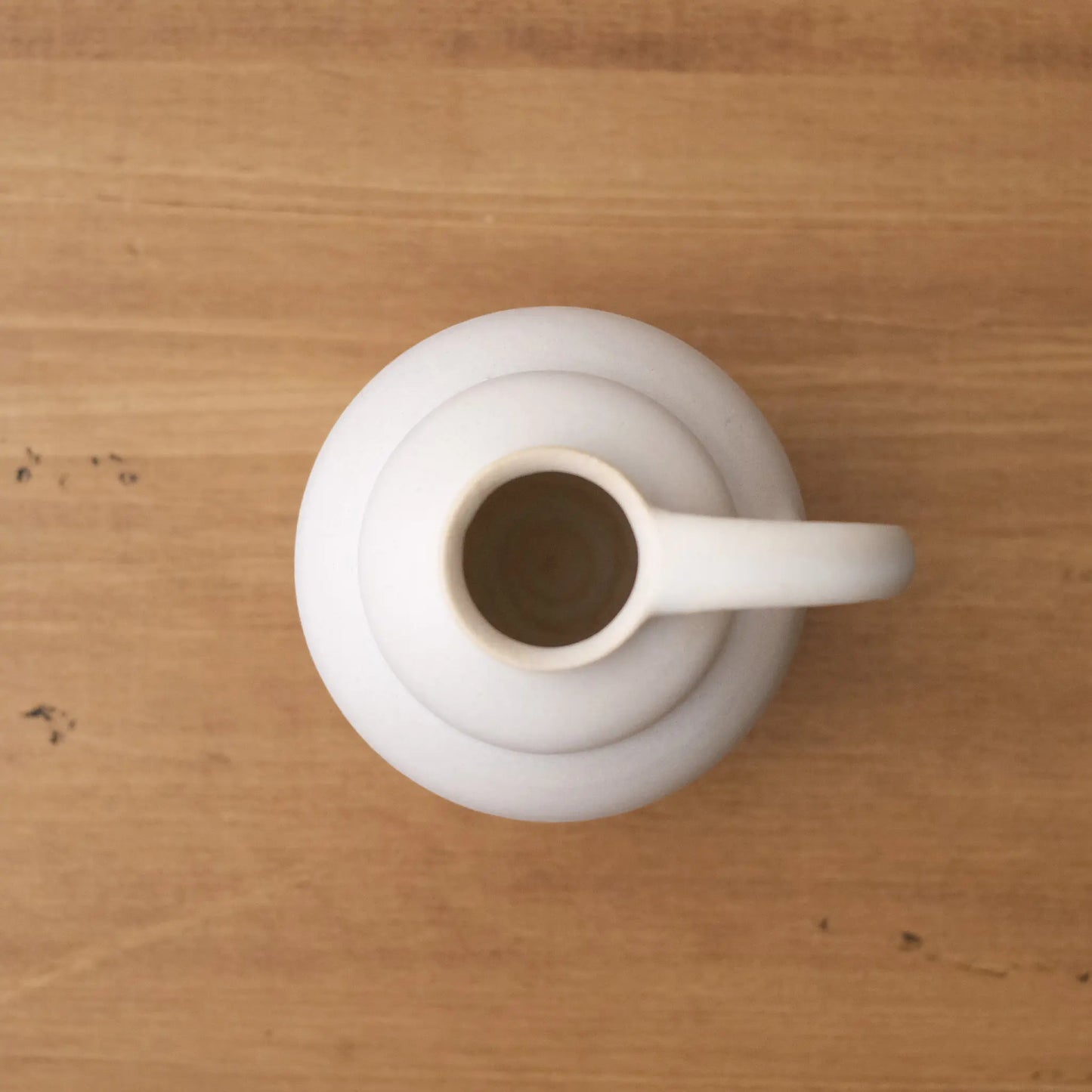 
                  
                    Small vase, white (C)
                  
                
