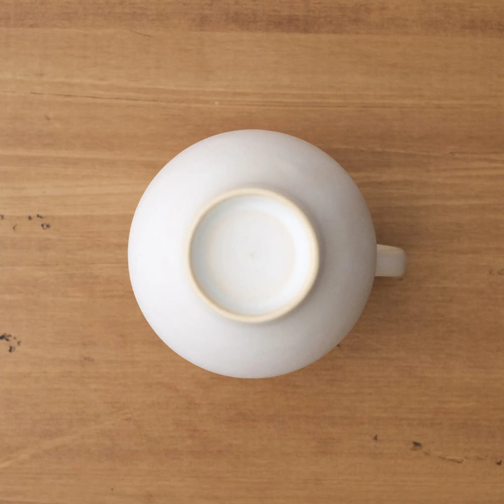 
                  
                    Small vase, white (C)
                  
                