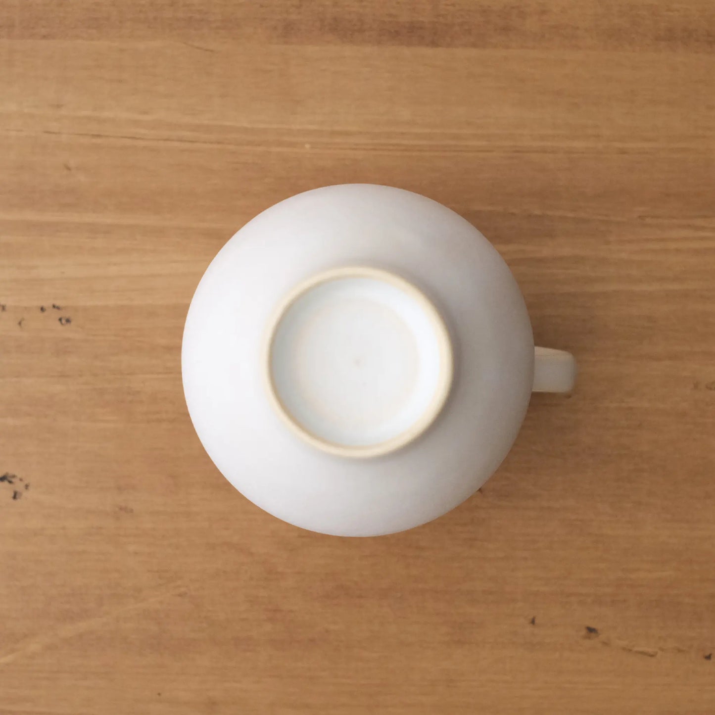 
                  
                    Small vase, white (C)
                  
                