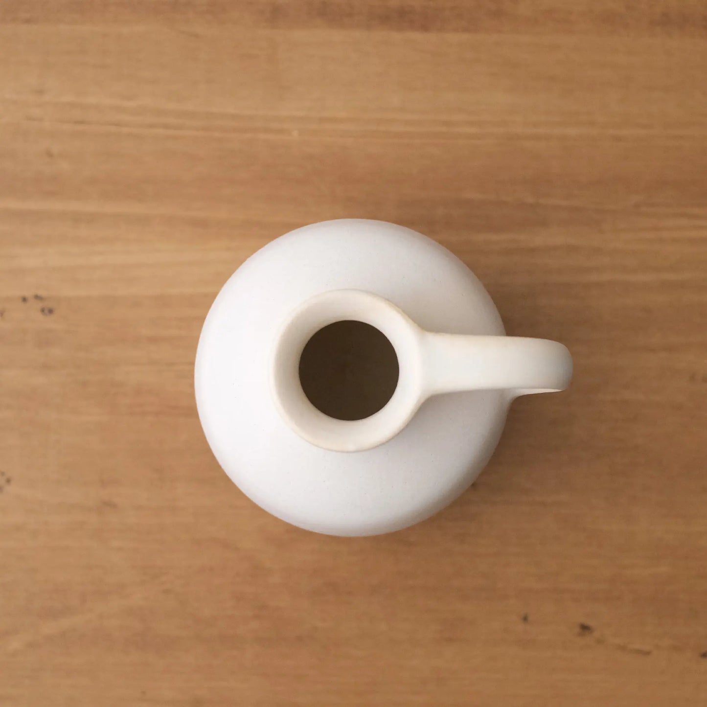 
                  
                    Small vase, white (D)
                  
                