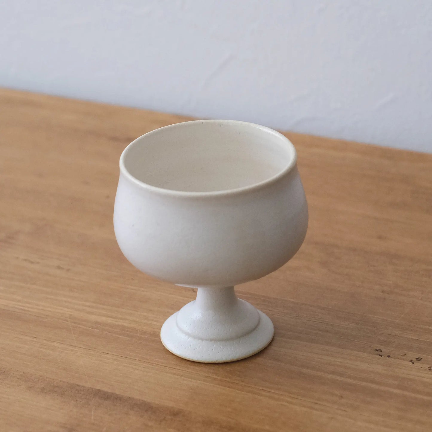 
                  
                    Cup with legs
                  
                
