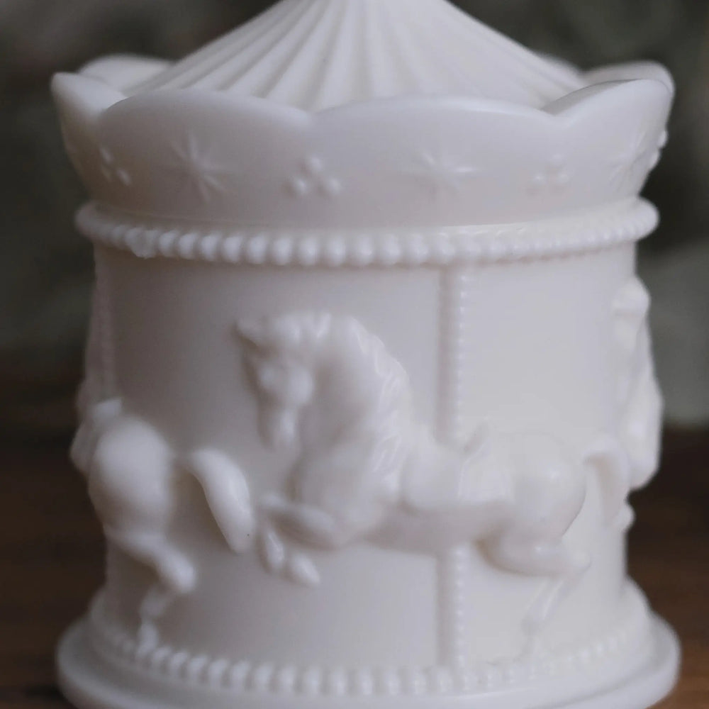 
                  
                    メリーゴーランド ランタン (白)
                  
                