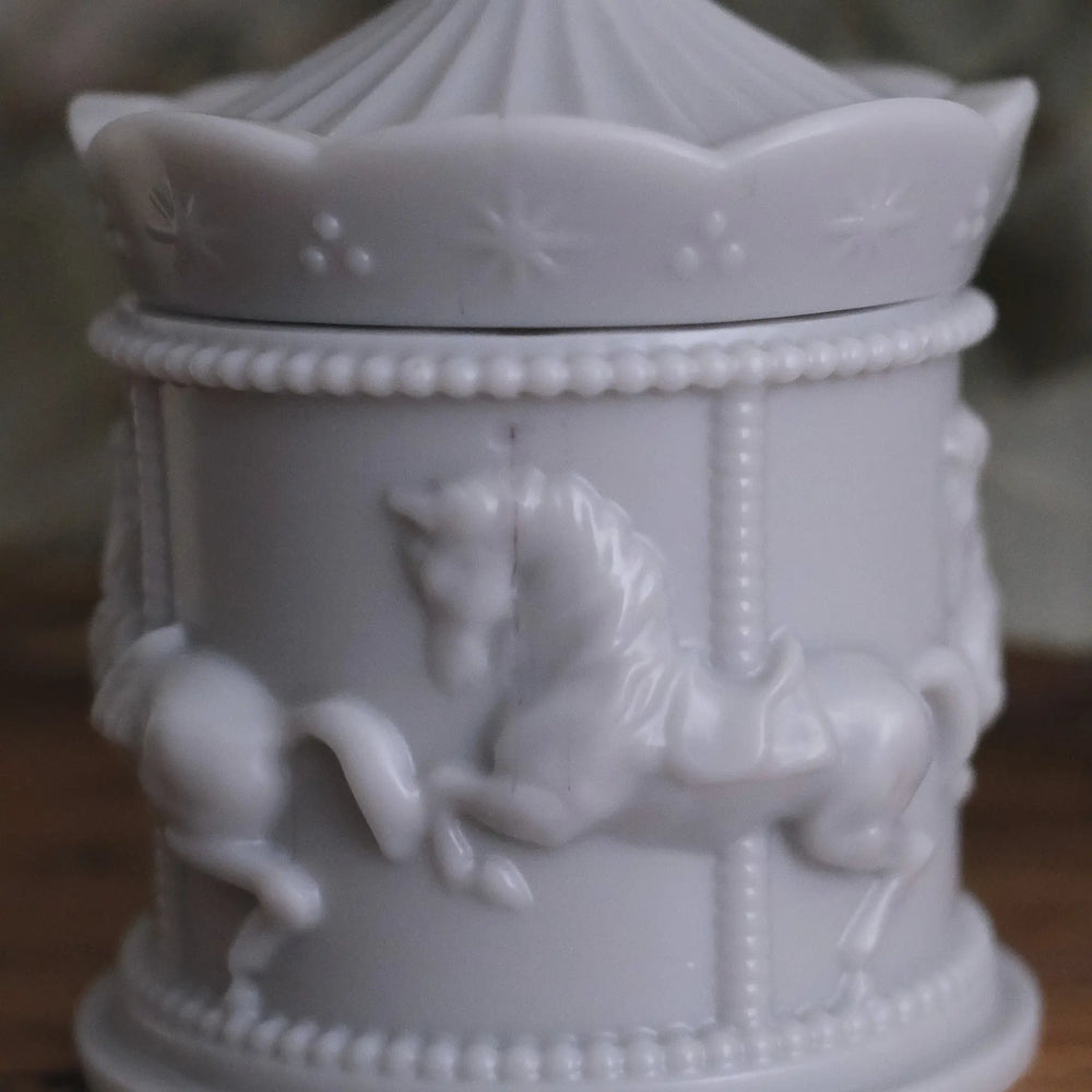 
                  
                    メリーゴーランド ランタン (グレー)
                  
                