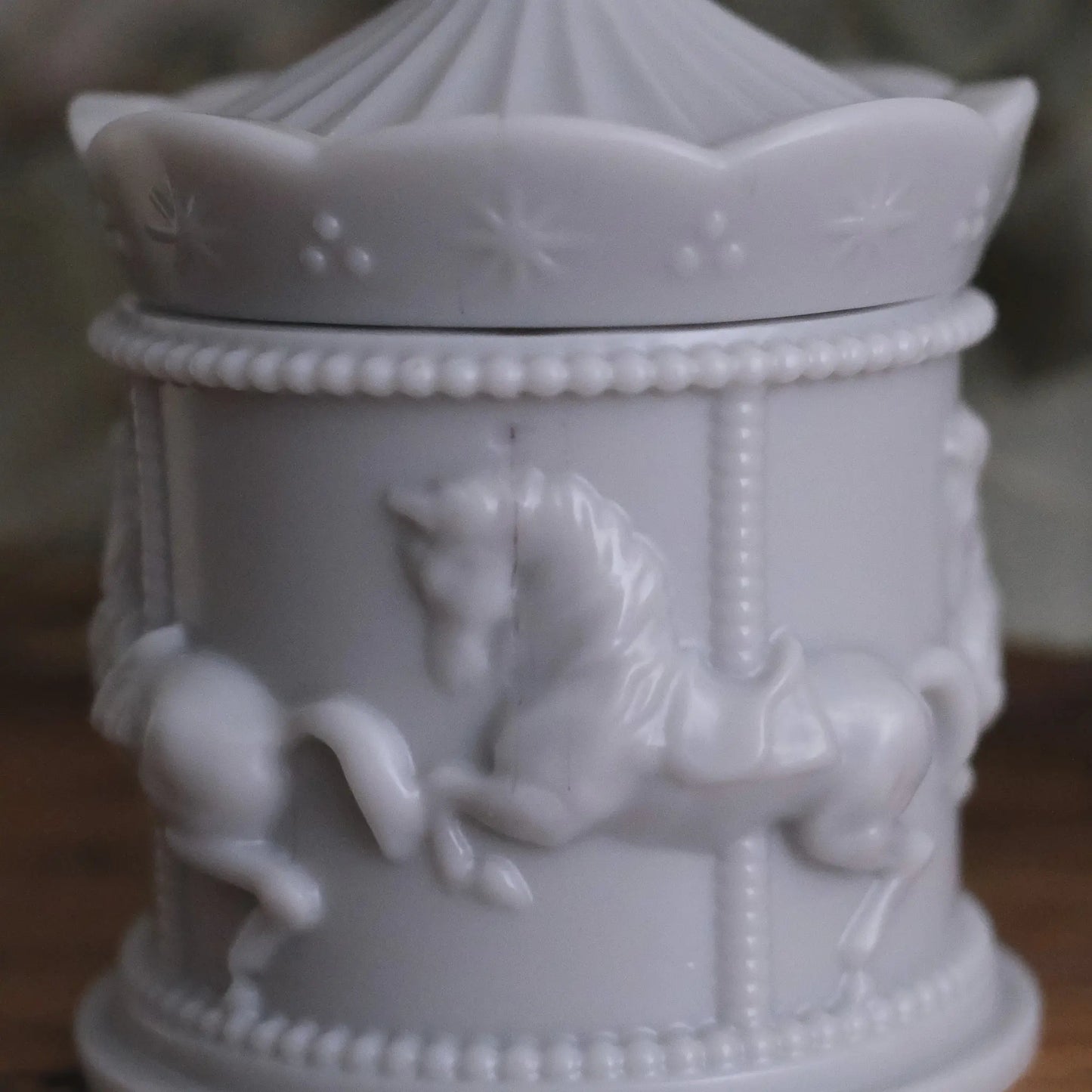 
                  
                    メリーゴーランド ランタン (グレー)
                  
                