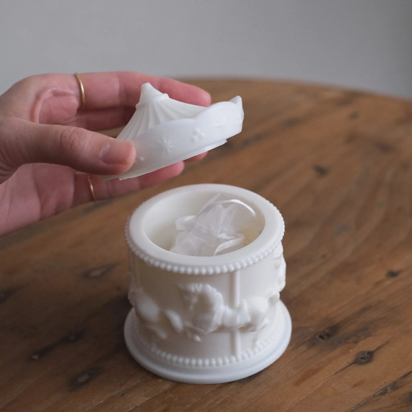 
                  
                    メリーゴーランド ランタン (白)
                  
                