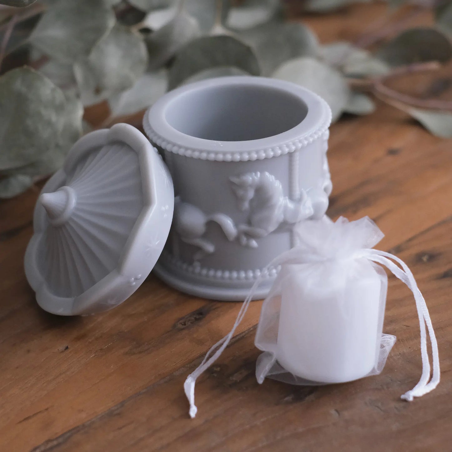 
                  
                    メリーゴーランド ランタン (グレー)
                  
                