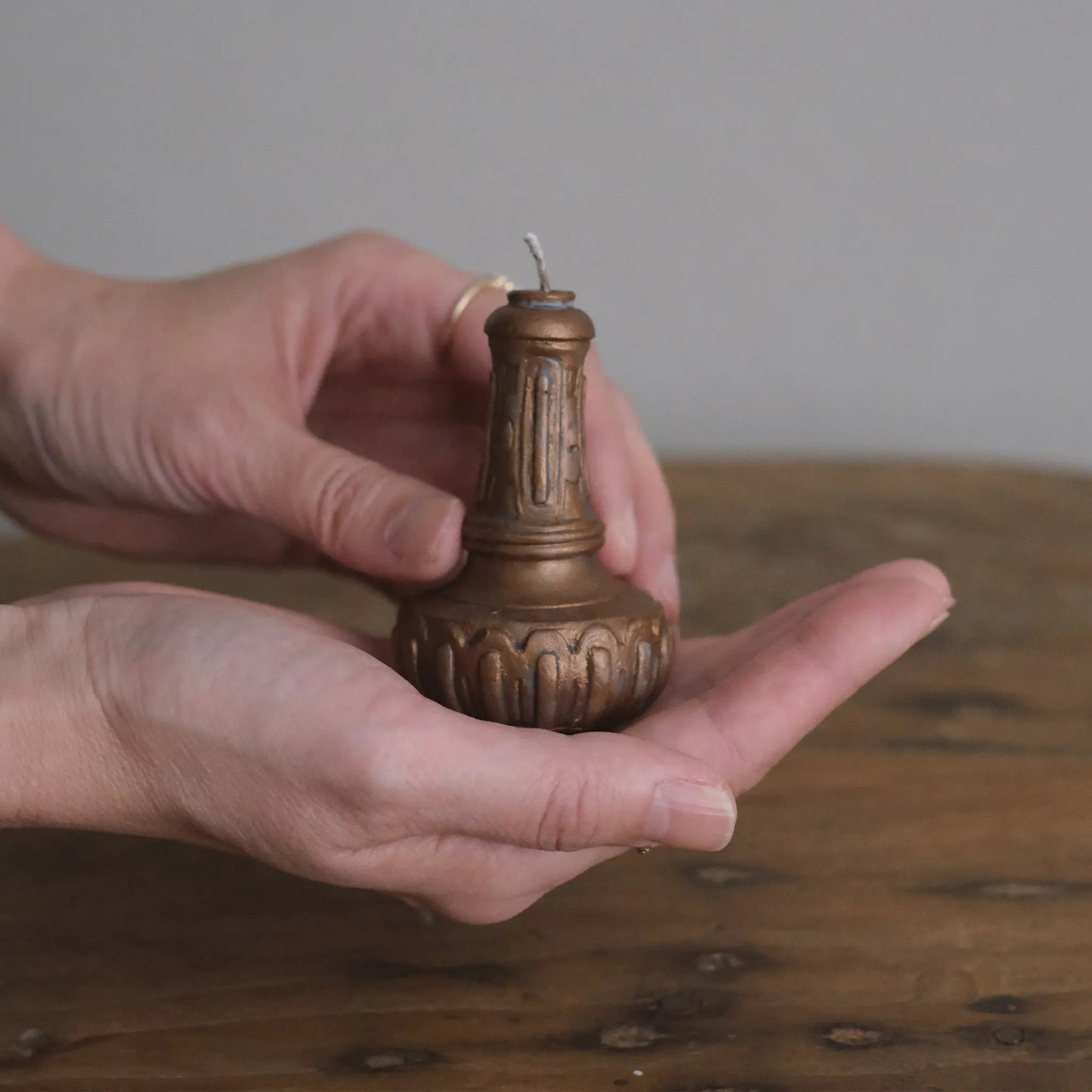 
                  
                    シャンデリアパーツ蝋燭 (ゴールド)
                  
                