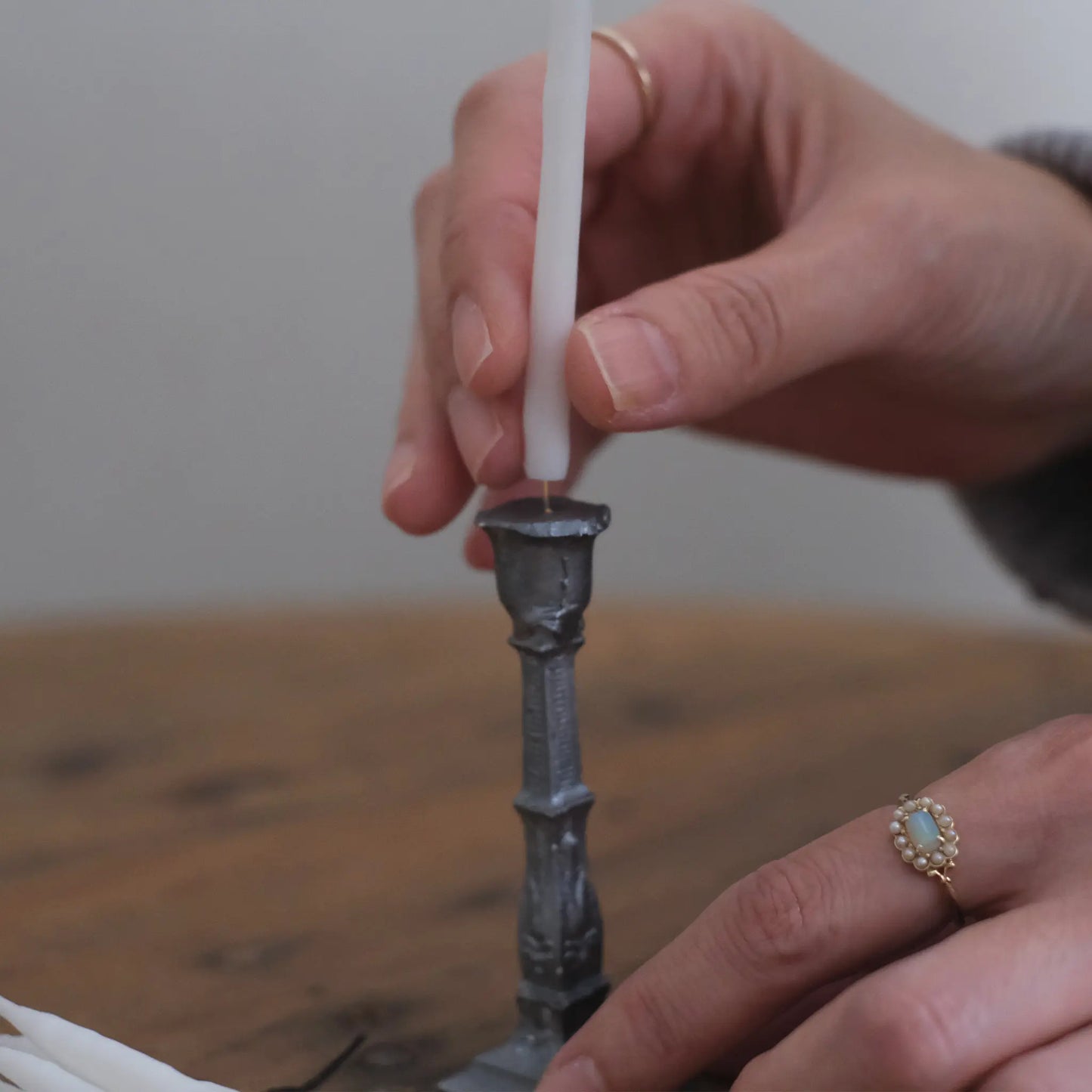 
                  
                    燭台と蝋燭10本セット
                  
                