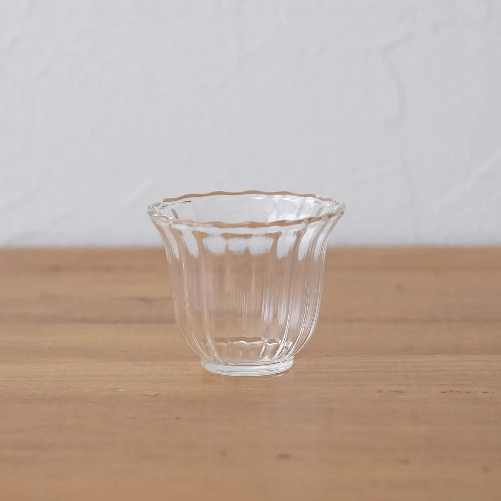Heat-resistant teacup with a petal pattern.