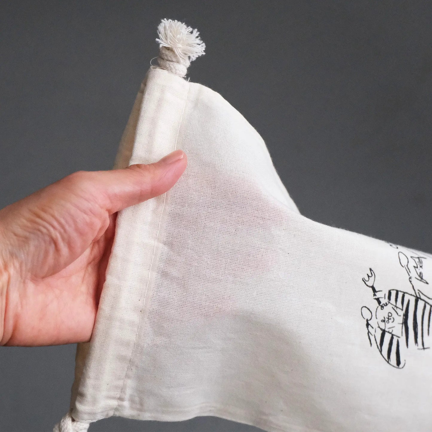 
                  
                    巾着(めがねさんとねこ)
                  
                