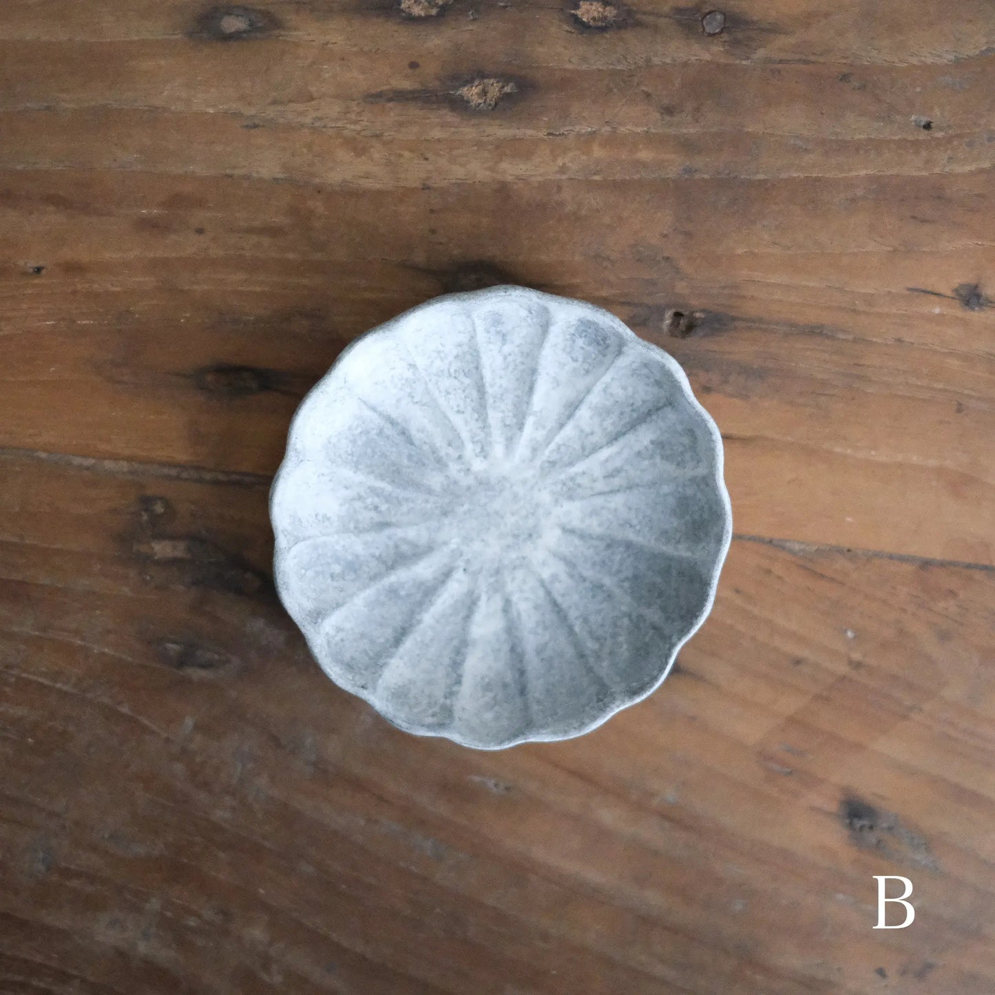 
                  
                    floral rim plate
                  
                