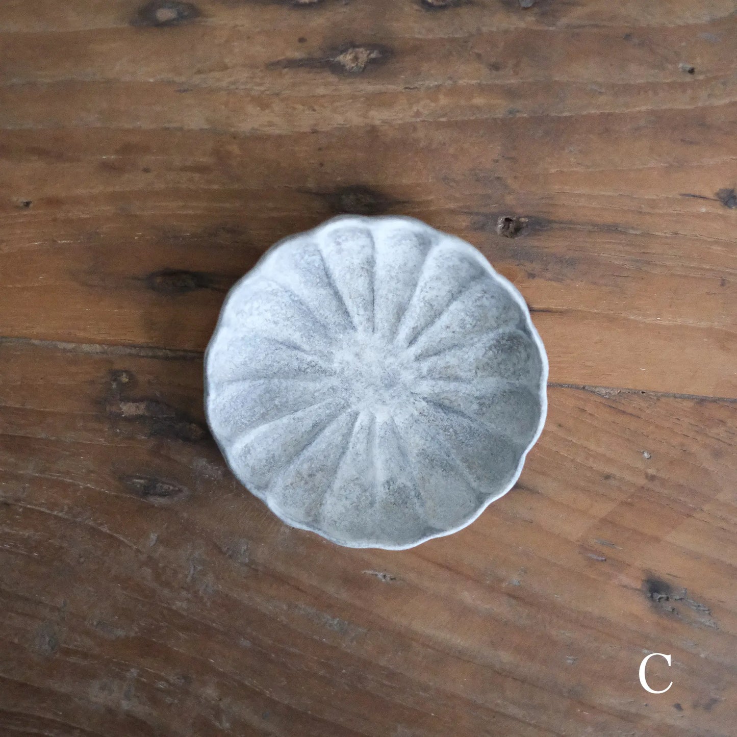 
                  
                    floral rim plate
                  
                