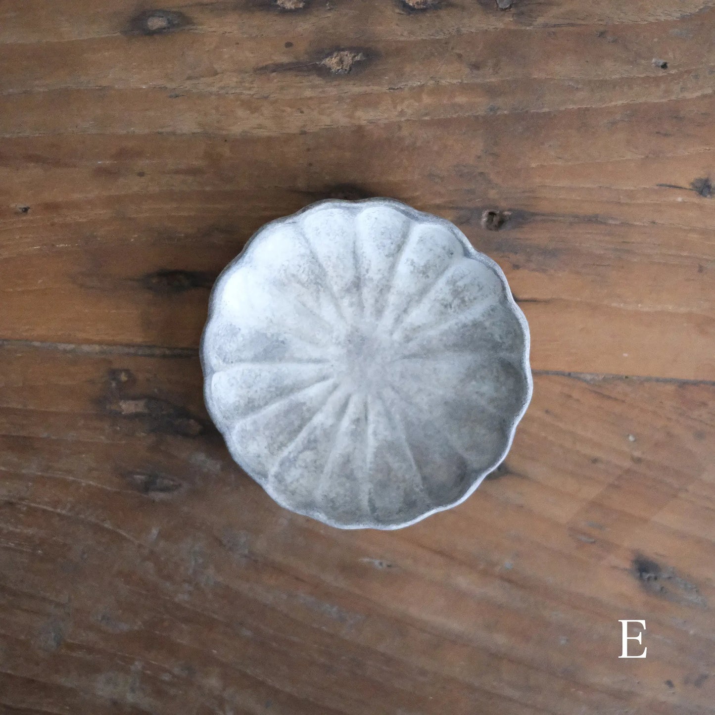 
                  
                    floral rim plate
                  
                