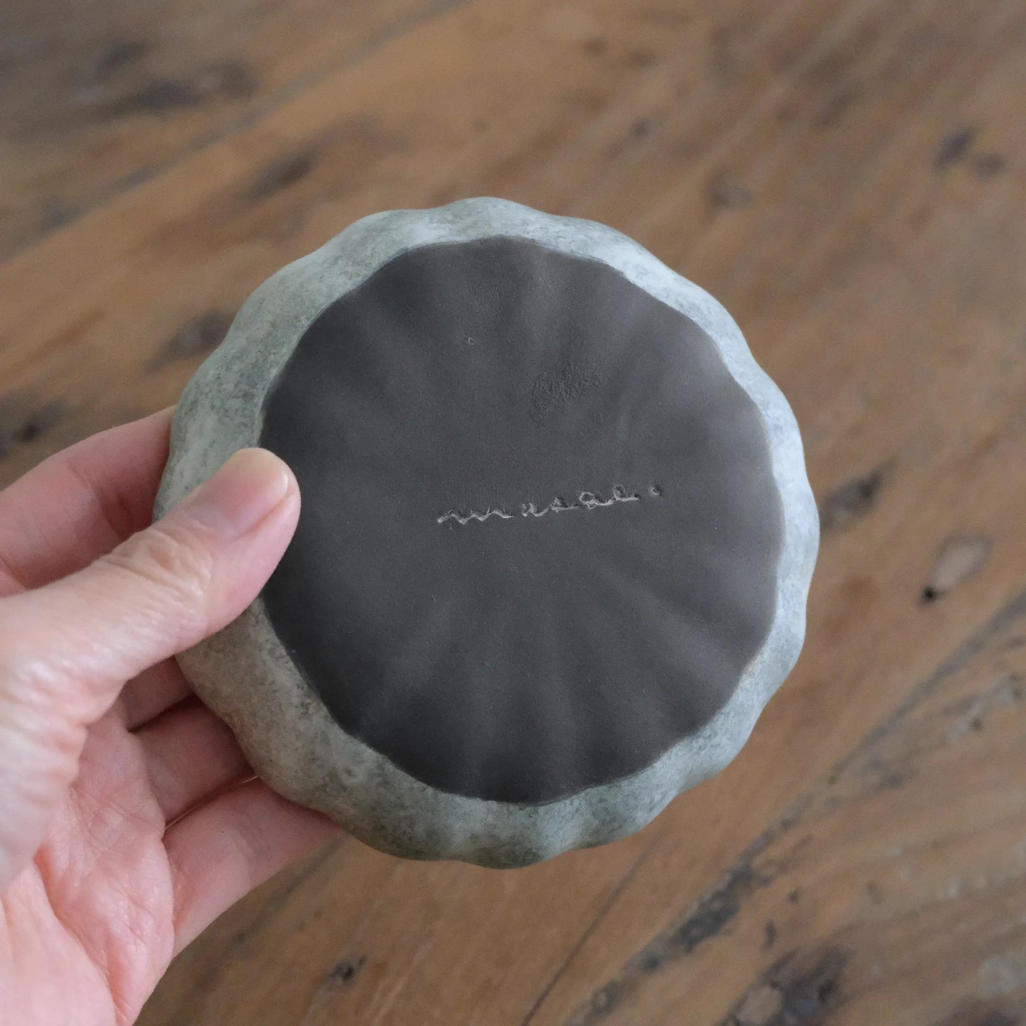 
                  
                    floral rim plate
                  
                