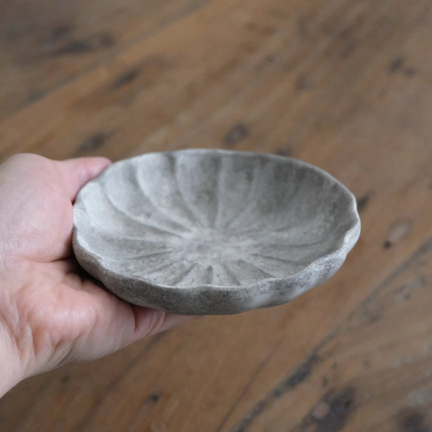
                  
                    floral rim plate
                  
                