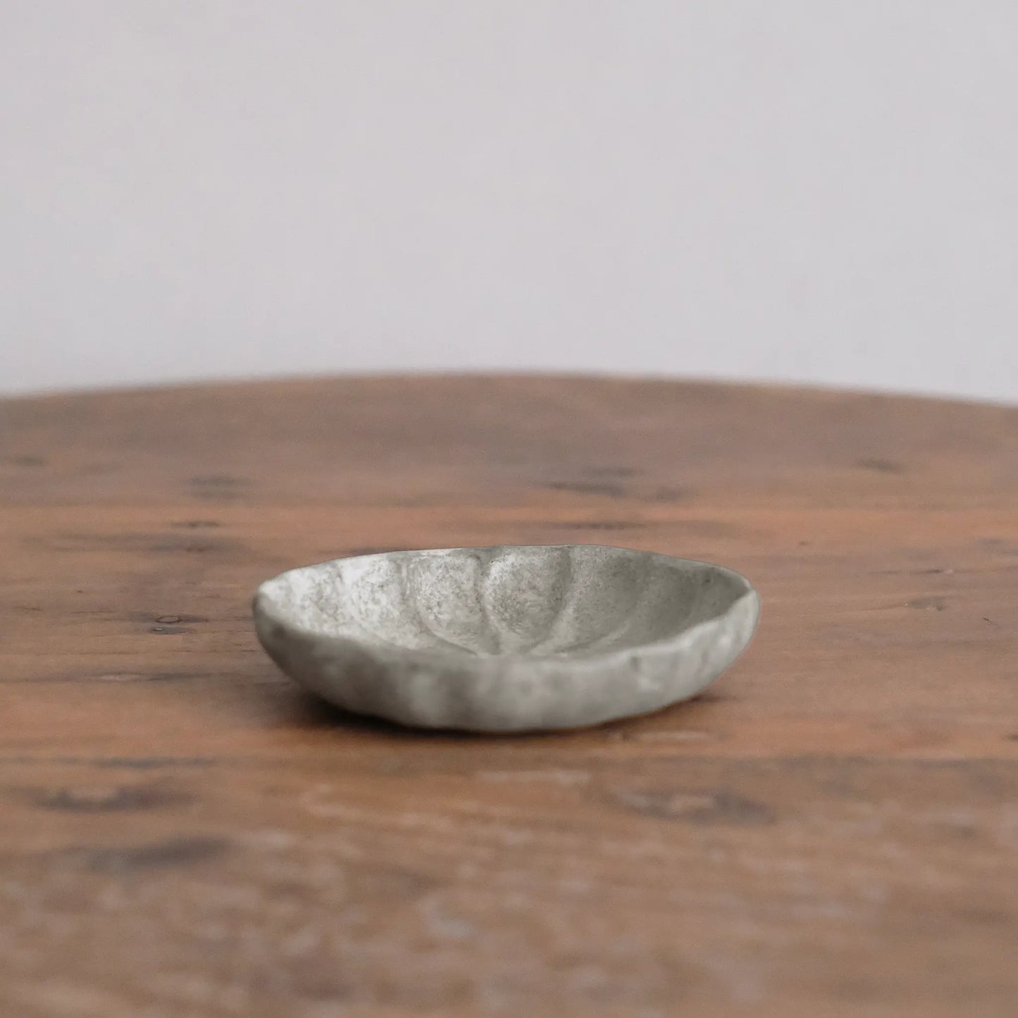 
                  
                    floral rim plate
                  
                